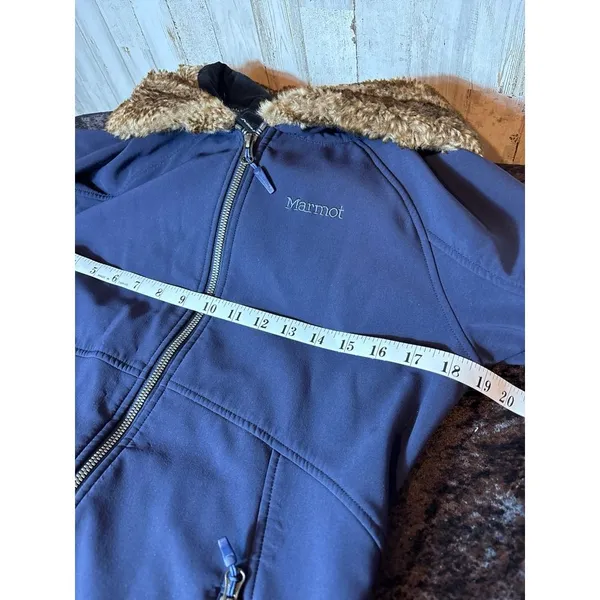 Women's Marmot Navy Blue Fur Hooded Jacket‎ Size Medium - Image 5
