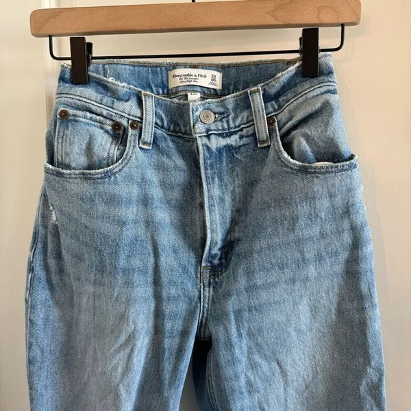 Abercrombie Curve Love 90s Straight Ultra High Rise Jeans - Image 4