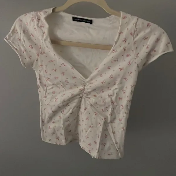 Brandy Melville Floral V-Neck Top Gina Pink Ruched - Image 5