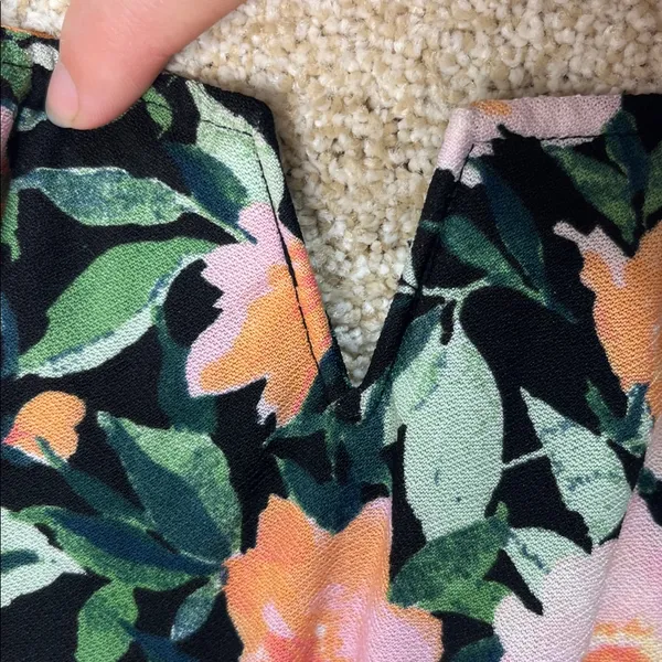 Lila Rose Floral tropical mini dress‎ dark floral stretchy sleeves large beach imperfect - Image 7