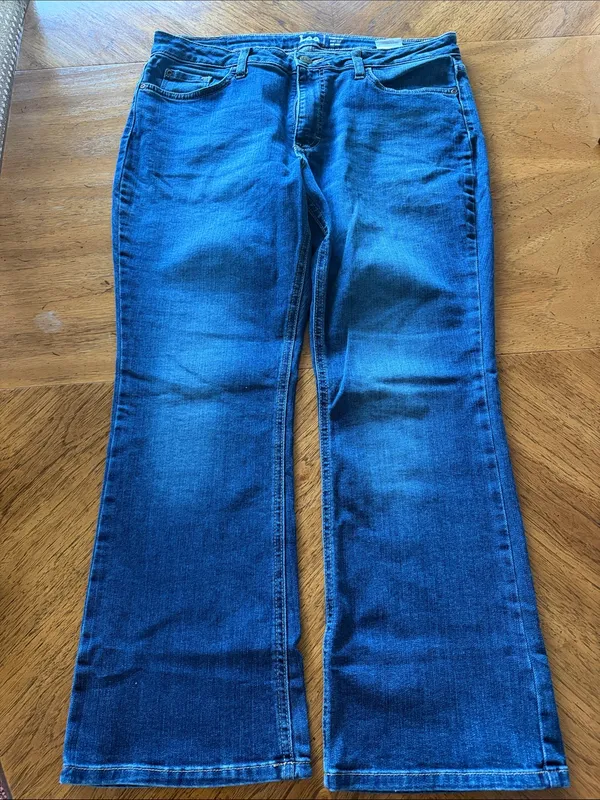 Lee Regular Bootcut Mid Rise Jeans - Image 5