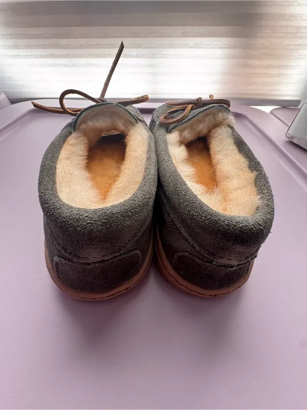 Minnetonka 3345 Sheepskin Hardsole Moccasin Slippers Gray Women’s 6 NIB - Image 9