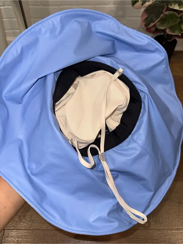 Beneunder Reversible Wide-Brim Sun Hat in Cream and Light Blue - Image 9
