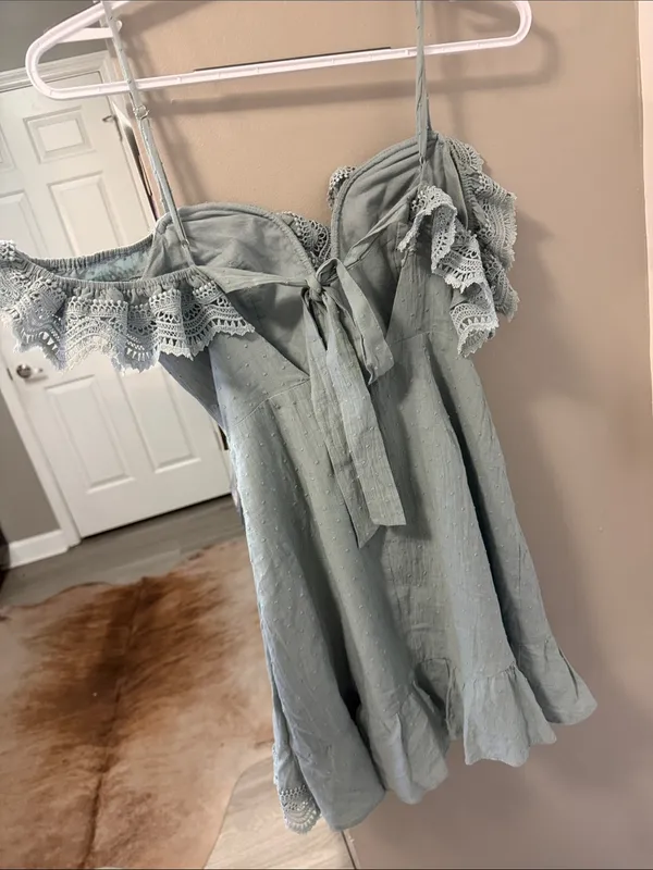 Selfie Leslie x Angel Biba Seafoam Blue Ruffle Cold-Shoulder Romper – Size Small - Image 6