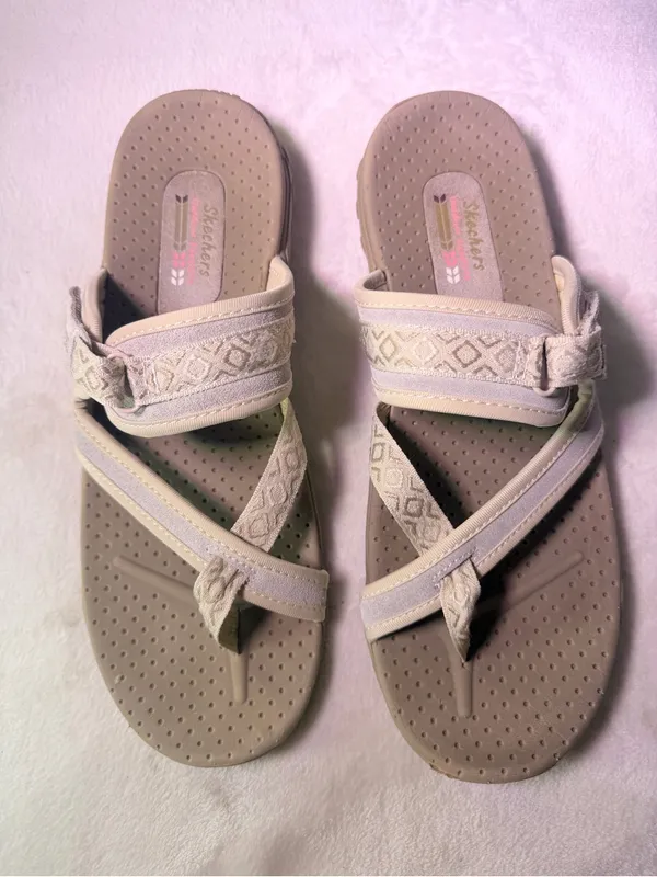 Skechers Women's Light Beige Open-Toe Slide Sandal with Pink Accent - Image 4