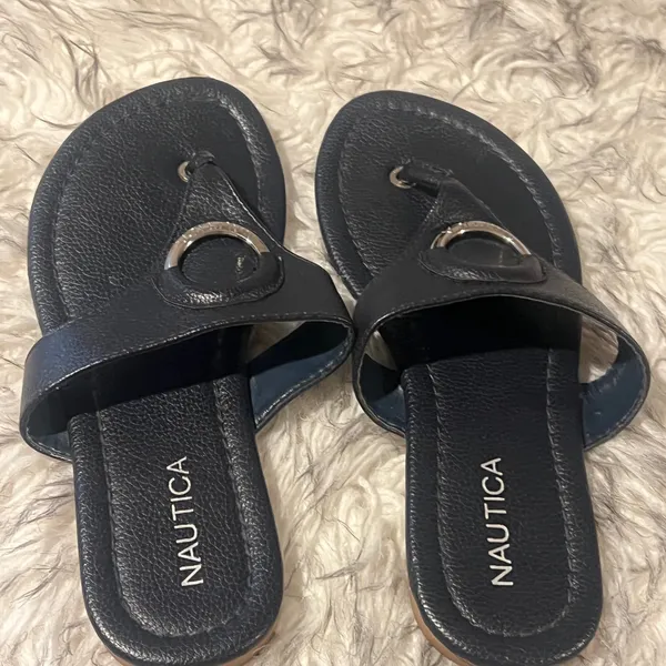 ✨ Nautica Sandals – Women’s Size 7 ✨ Stylish black Nautica thong sandals 🖤 Perfect for everyday wear with a clean, classic look 👡✨ ✔️ Brand: Nautica ✔️ Size: 7 (Women’s) ✔️ Comfortable flat sole ✔️ Slip-on style ✔️ Lightly used, in good condition 💖 Perfect for casual outfits, beach days, or summer outings 💖 Easy to pair with dresses, jeans, or shorts ✨ Simple, comfy, and ready for a new home - Image 4