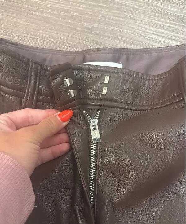 Babaton Leather Shorts Aritzia - Image 5