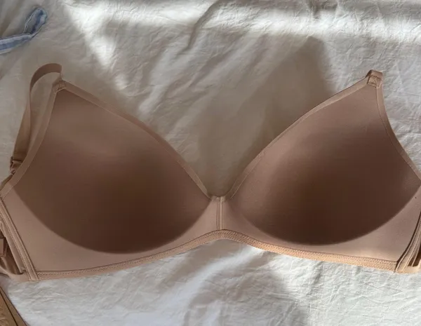 SKIMS Wireless Form T-Shirt Bra - Image 3