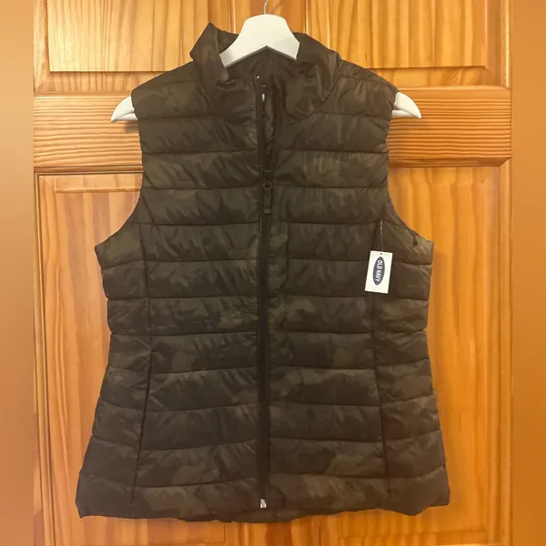 Old Navy Size Medium Frost Free Green Camouflage Quilted Puffer Vest NWT - Image 7