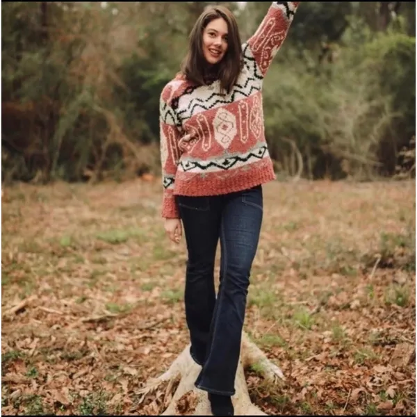 POLaztec design detailing on body. Design in round‎ neck with long sleeve - Image 2
