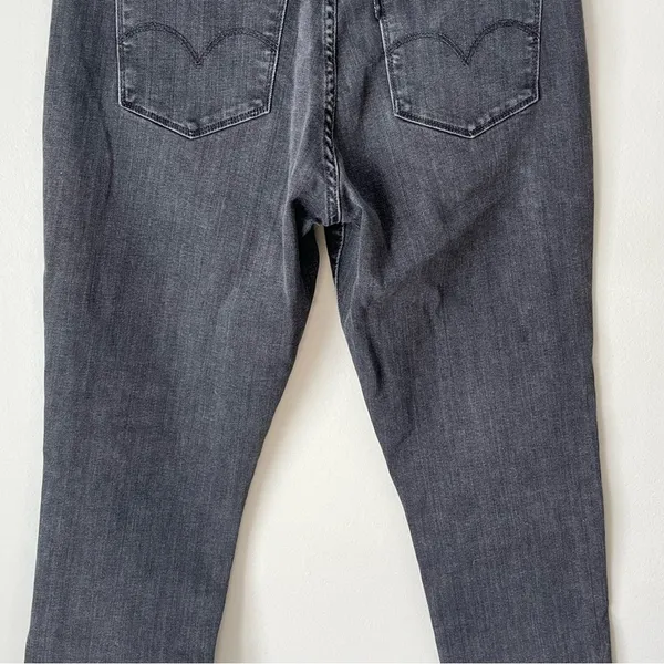 Levi Strauss 721 High Rise Skinny Jean in Faded Black Size 31 - Image 8