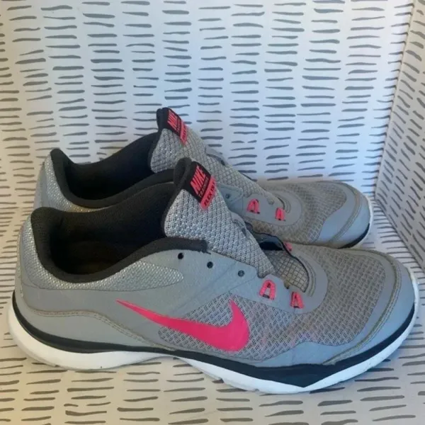 Nike FLEX‎ TR5 women’s size 8 GRAY PINK - Image 4