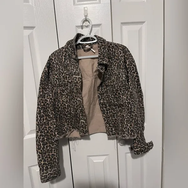 Free People Cheetah Print Denim Jacket Size Small - Image 2
