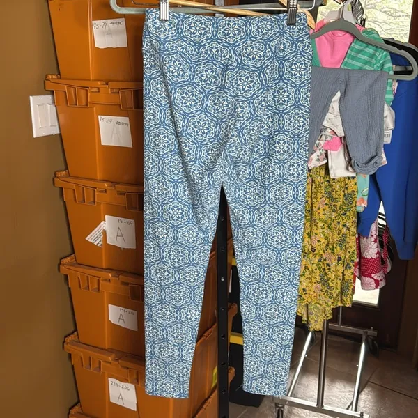 NWOT LuLaRoe Leggings Blue Cream Floral Mandala OS One Size (2-10) - Image 6