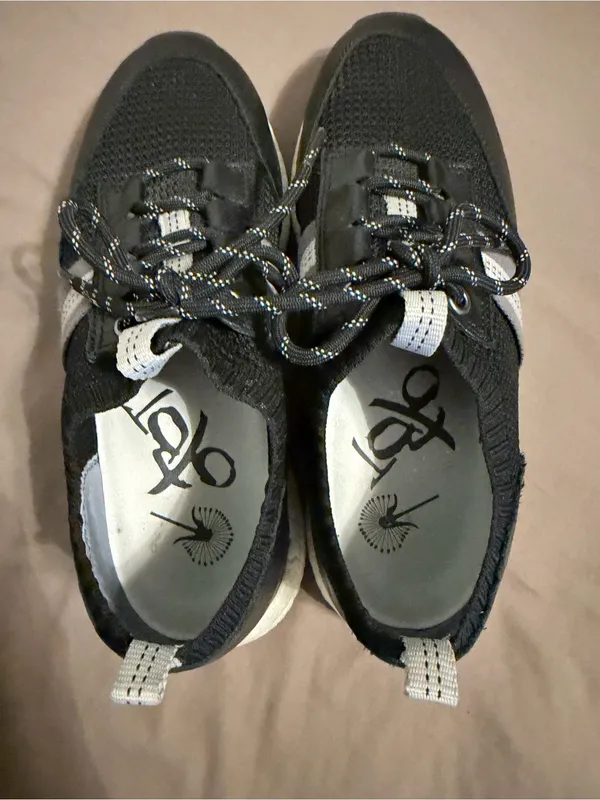 Women’s Black Knit OTBT Sneakers with Gray Accent. EUC. Barely worn. - Image 5