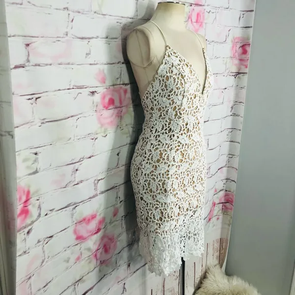 J.O.A. NWT Off white lace strappy back sheath cocktail party dress - Image 4