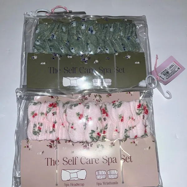 NWT Floral Self Care Spa Set Headband Wristbands Gift Set - Image 3