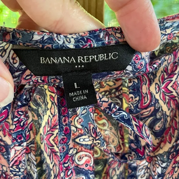 Banana Republic Women's Purple Printed Boho Pleated Top Size L - Image 6