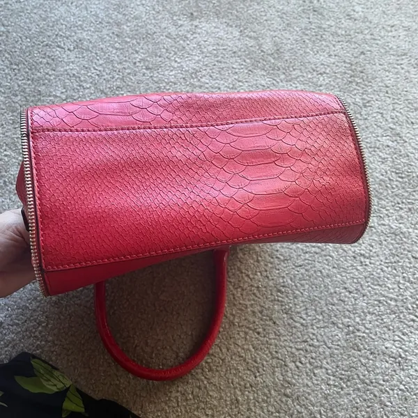 Guess Cherry Red Snake Embossed Satchel Y2K Glam Statement Handbag - Image 4