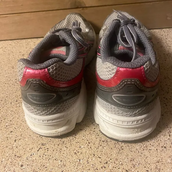 ASICS women's sneakers size 8 gray and red. - Image 3