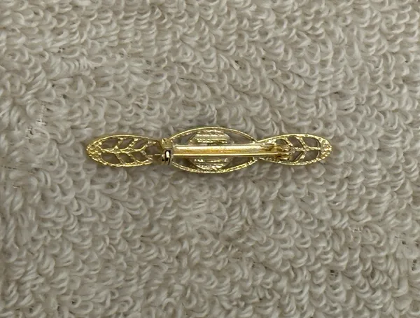 1928 Vintage Gorgeous Porcelain Rose Flower Bar Brooch Gold Tone - Image 4