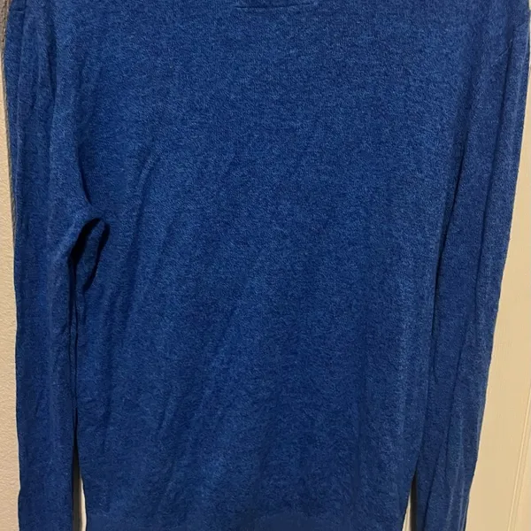 Hollister blue vneck sweater size small - Image 3