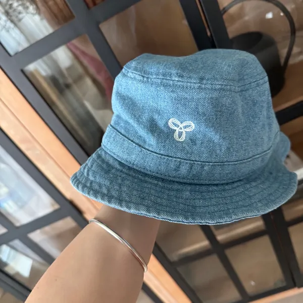 Aritzia TNA denim bucket hat m/L embroidered logo light medium wash - Image 8