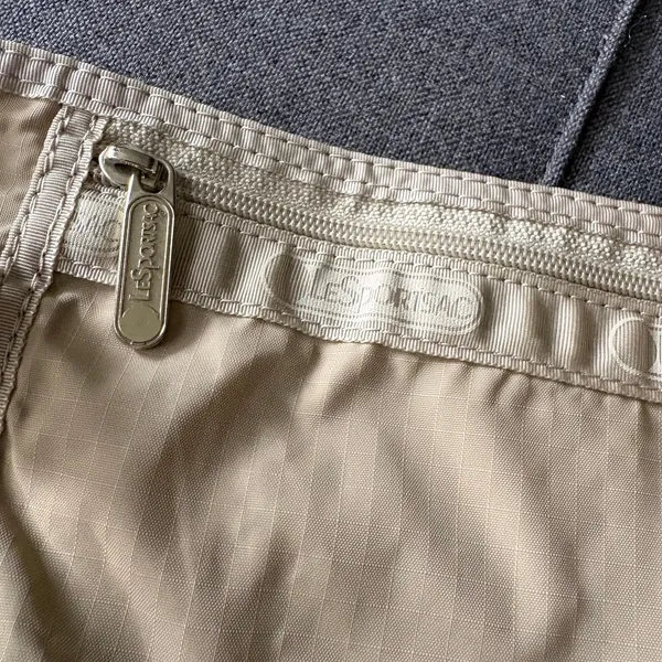 Lesportsac Neutral Beige Money Belt Fanny Pack Bag - Zipper Closure Discontinued - Image 3