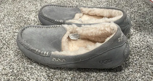 UGG Ansley Slippers - Image 2