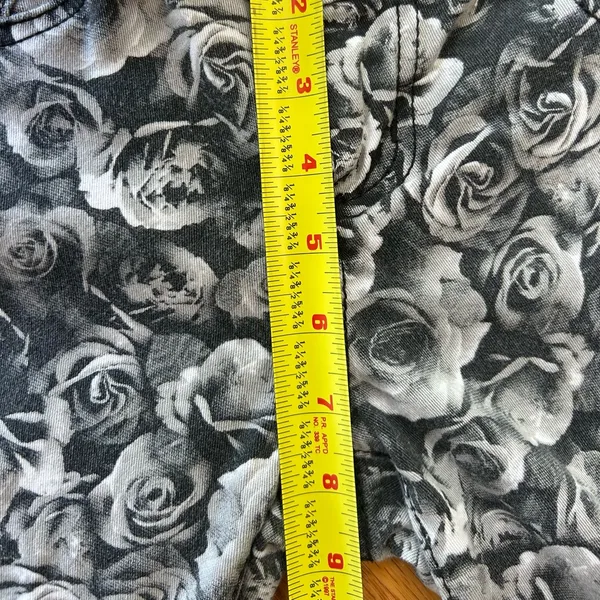 Seven7 Black White Floral Rose Print‎ Skinny Jeans Women's Size 4 Stretch Denim - Image 8