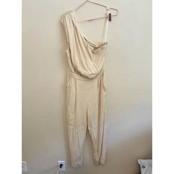 Free People Avery Jumpsuit Size 6 One Shoulder Wide Leg‎ Pocket Cream Color - Image 4