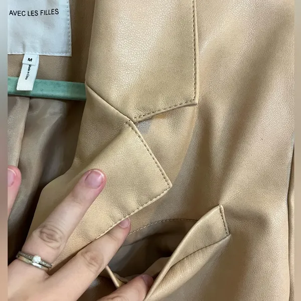 NWT Women's Faux-Leather Fitted Blazer Size M - Image 6