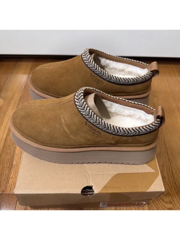 Size 11 US Women’s Koolaburra by UGG W Burree Platform Chestnut ( 2 LEFT SHOES) - Image 4