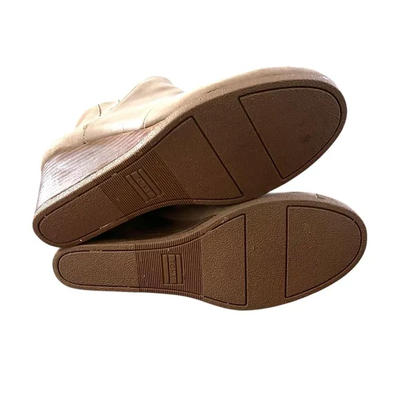 TOMS Boots Women's 8 Beige Leather Wedge Ankle Booties Pull On Casual Minimalist - Image 5