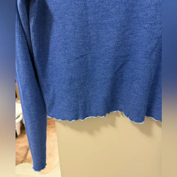 American Eagle Soft & Sexy ribbed long-sleeve v-neck top in blue XL - Image 3