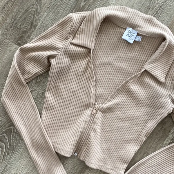 Princess Polly faith ribbed collared crop top long sleeve beige tan neutral - Image 5