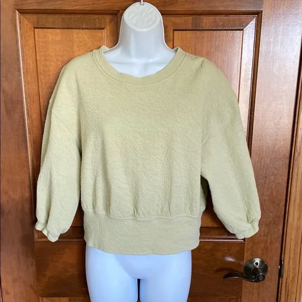 Lululemon Textured Crewneck Pullover Color is a Dew Green Size 4‎ - Image 4