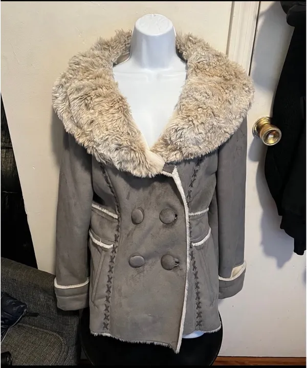 Sonoma Life+Style Faux Fur Coat Size Medium - Image 4
