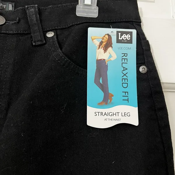 NEW w/TAGS Lee Women's Relaxed Fit Straight Leg Stretch‎ Jeans - Black - Size 6S - Image 3