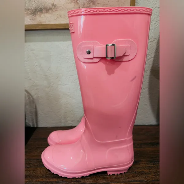 Seven7 brand. Womens Pink Glossy Rain Boots size 7 - Image 7