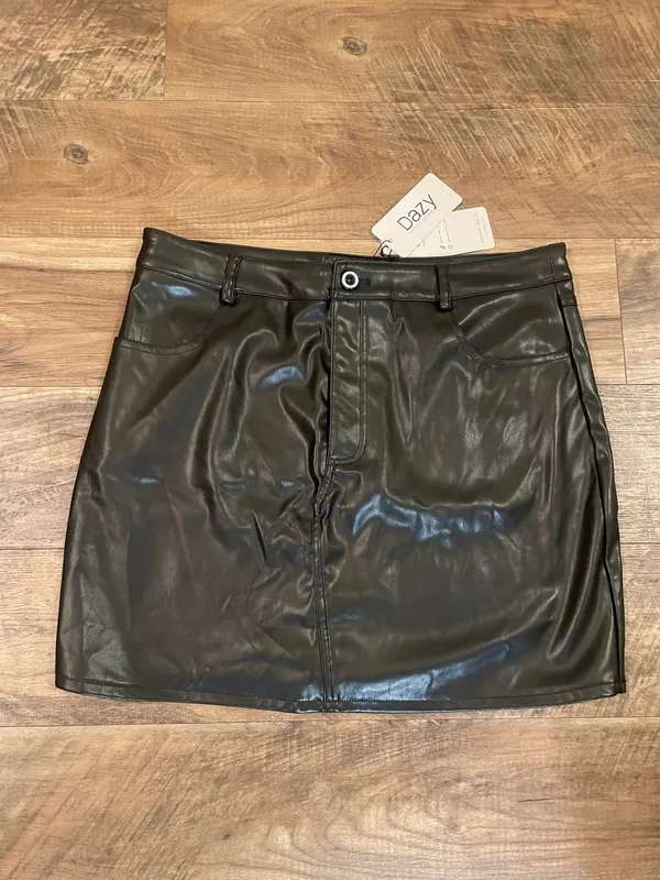 NWT! Dazy Black Faux Leather Mini Skirt - Sleek Women's Skirt Size XL NEW! - Image 2