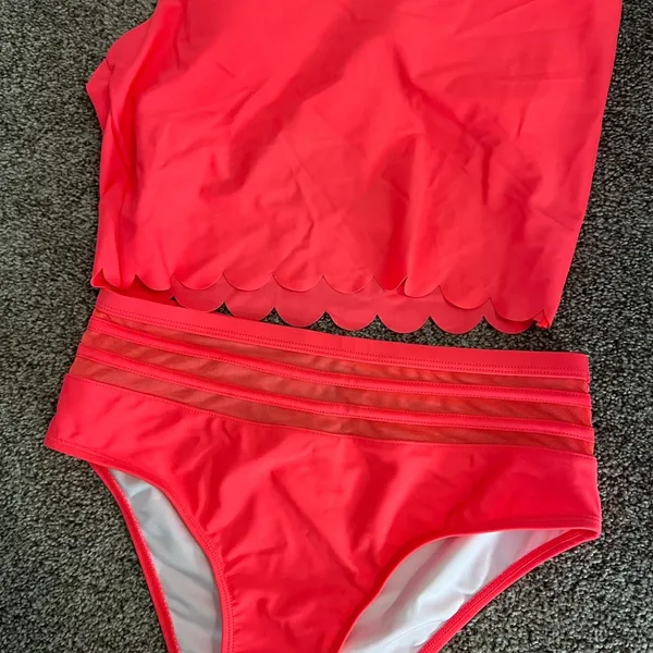 Vibrant Pink Bikini with Sporty Design - Image 2