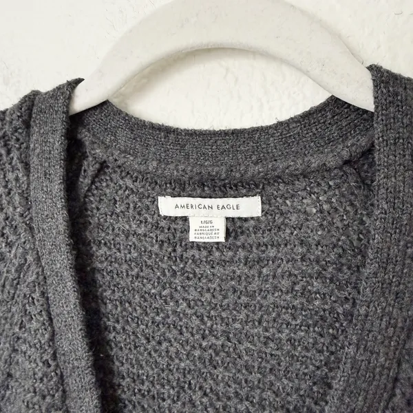 [American Eagle Outfitters] Gray Cropped V-Neck Knit Cardigan Sweater Sz Large L - Image 10