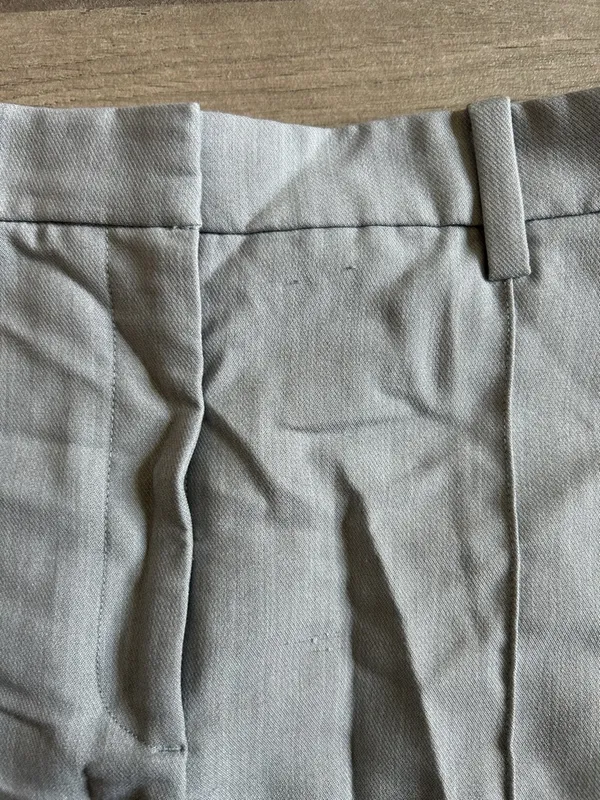 Abercrombie & Fitch Light Gray High-Waist Pleated Women's Shorts - Image 3