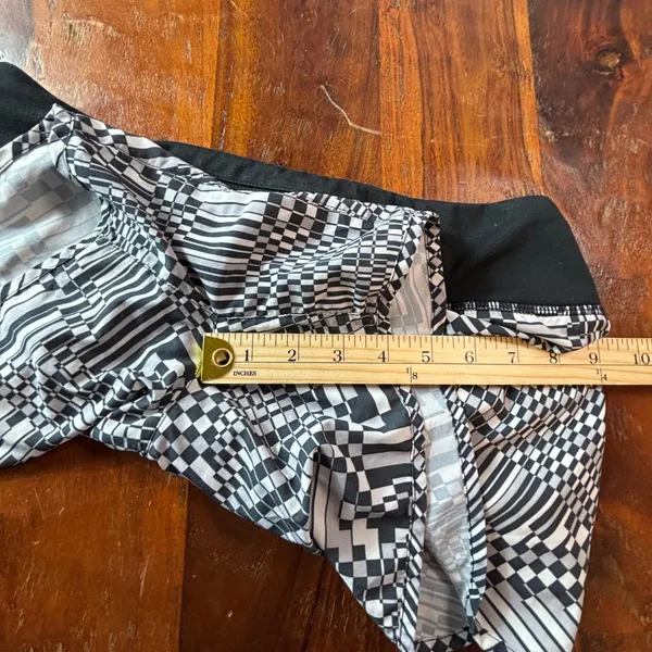 Nike Dri-FIT Women Black White Geometric Optical Illusion Running Shorts‎ Medium - Image 5