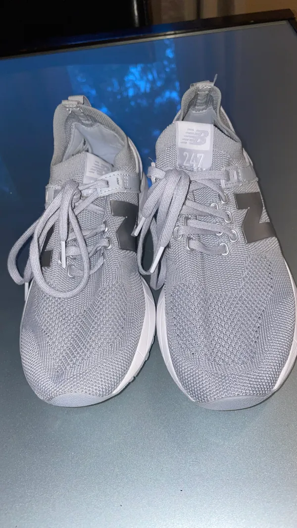 New Balance tennis shoes - Image 3