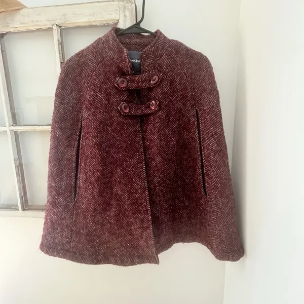 ModCloth Pardon My French Quarter Cape‎ Wool Blend Tweed Burgundy Size S - Image 2