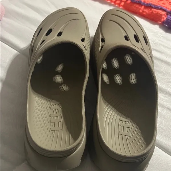 Hunter Beige Rubber Slide Sandals with Logo - Image 5