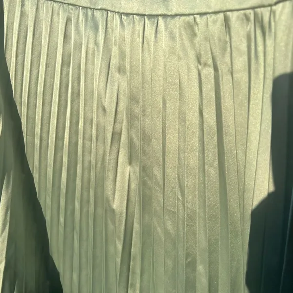 Lulus Totally Charming Sage Green Satin Pleated Halter Midi Dress L - Image 12