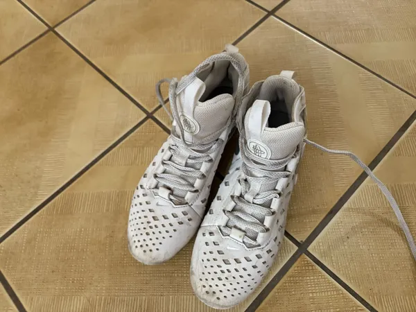 Size 4.5Y Lacrosse cleats Nike - Image 2